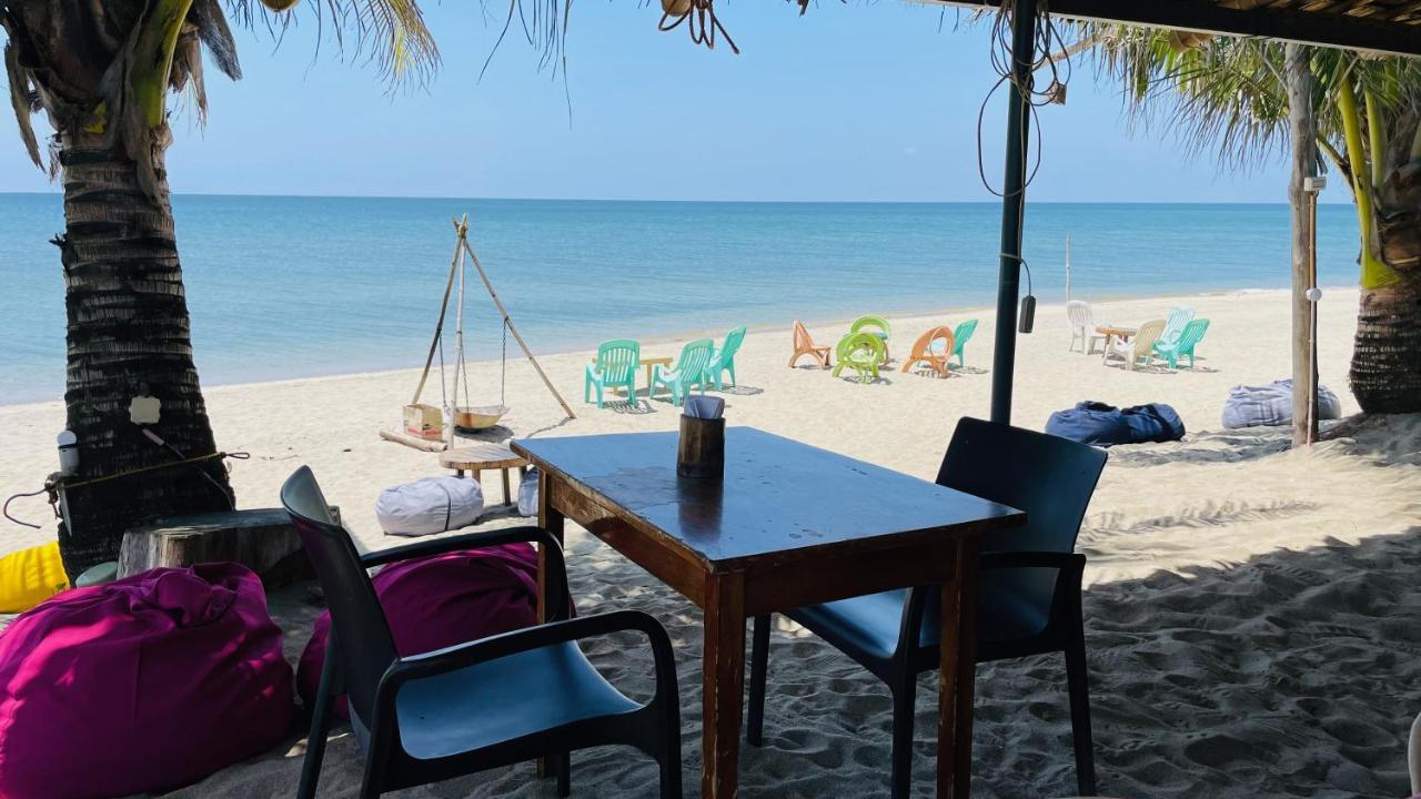 Footprints Beach Resort Agpudlos Εξωτερικό φωτογραφία