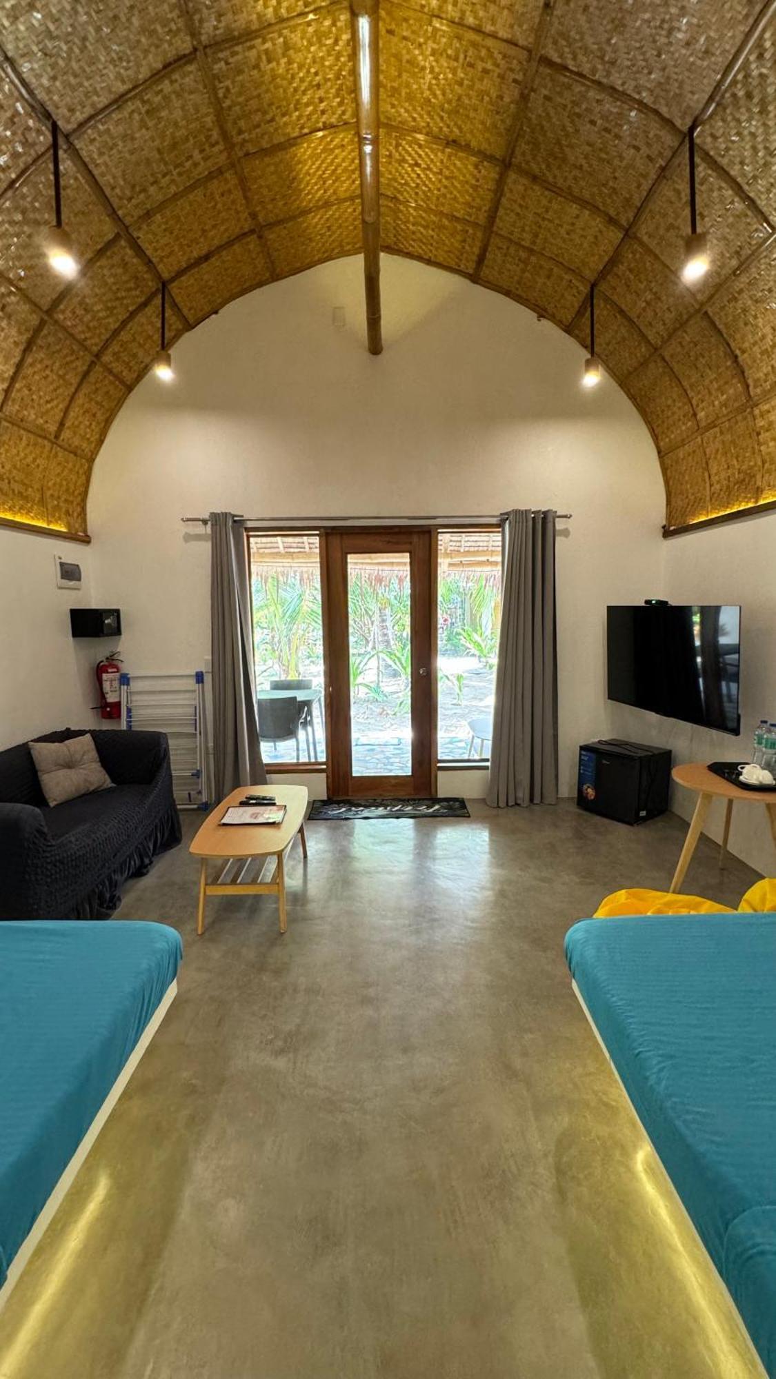 Footprints Beach Resort Agpudlos Εξωτερικό φωτογραφία
