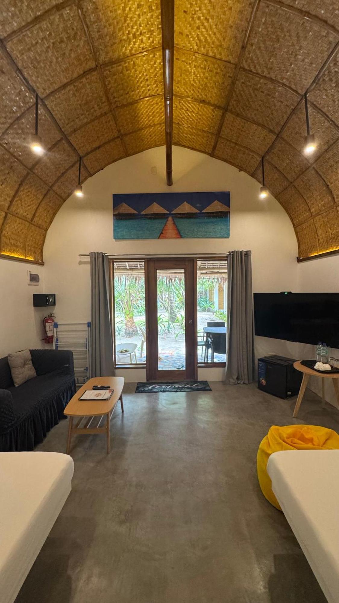 Footprints Beach Resort Agpudlos Εξωτερικό φωτογραφία